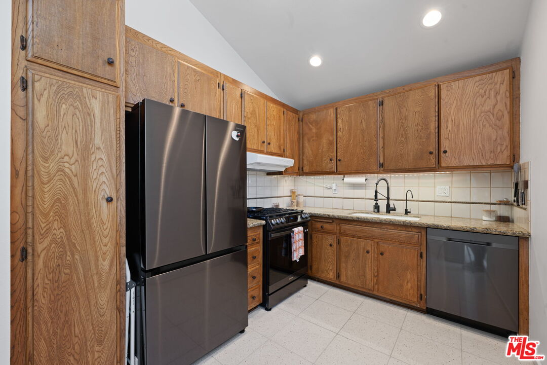 31568 Agoura Rd Unit: 4