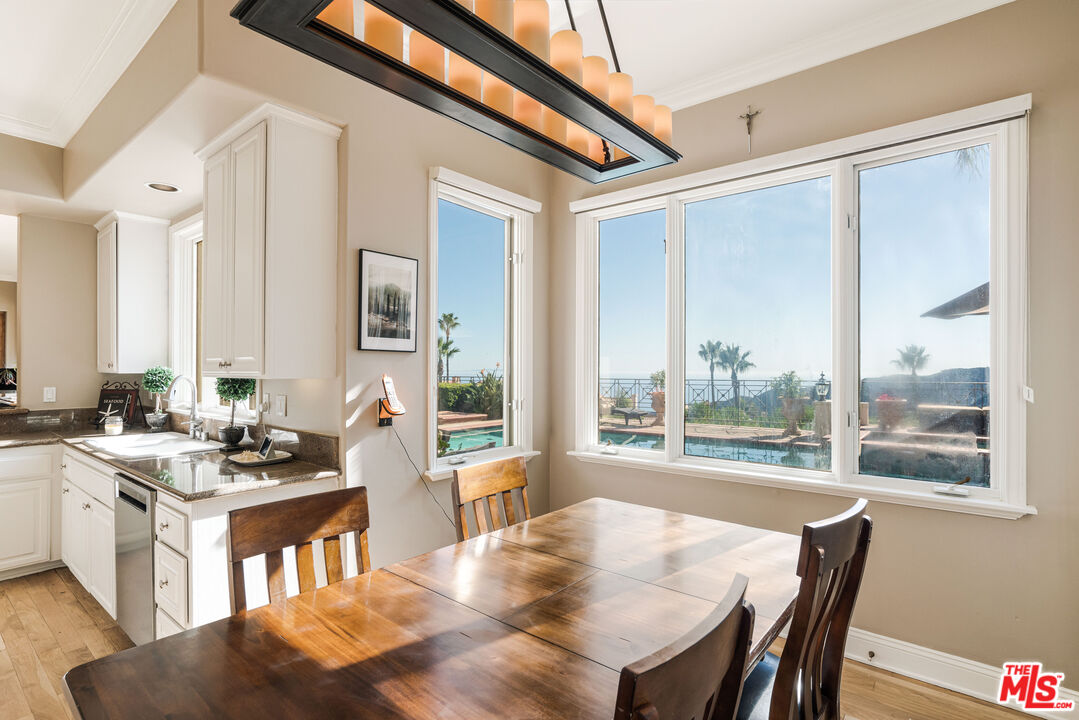 16742 Via Pacifica