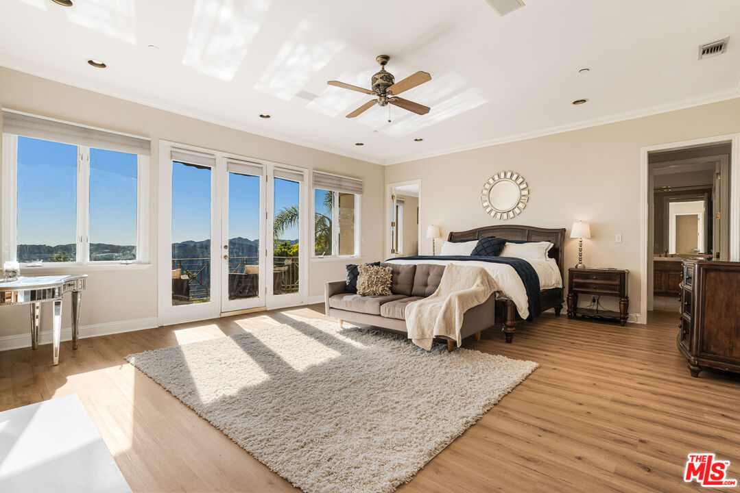 16742 Via Pacifica