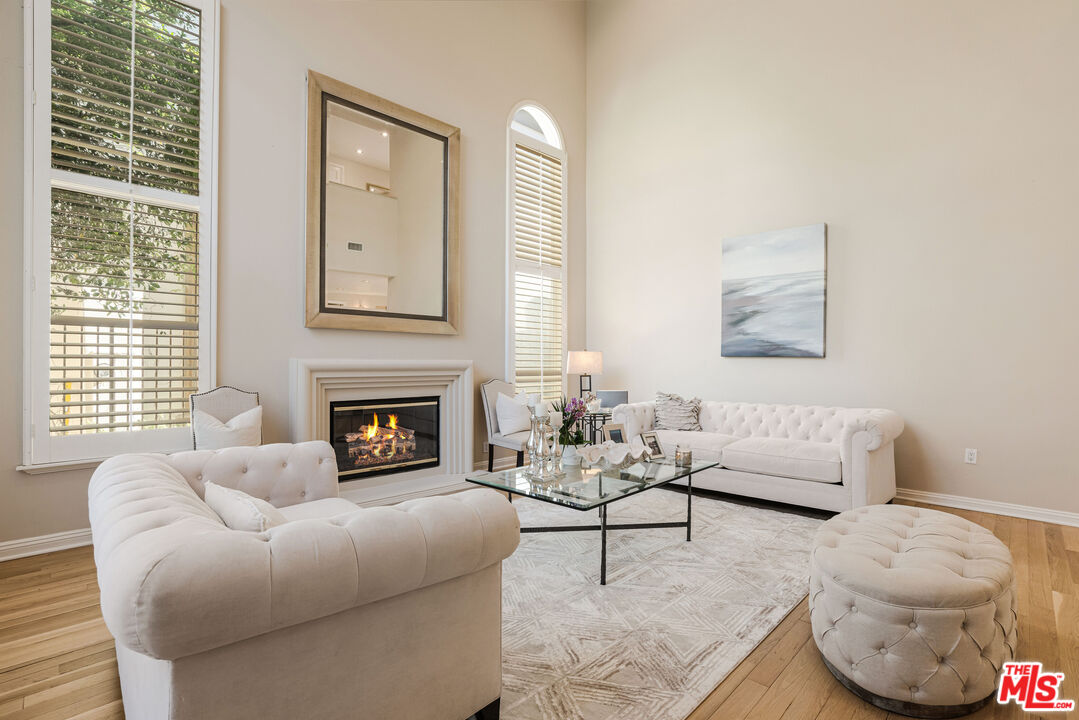 16742 Via Pacifica