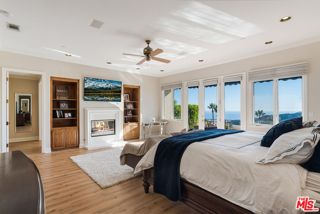 16742 Via Pacifica