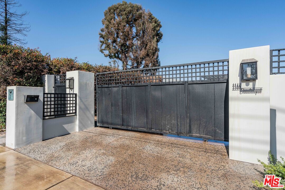 1144 Chautauqua Blvd