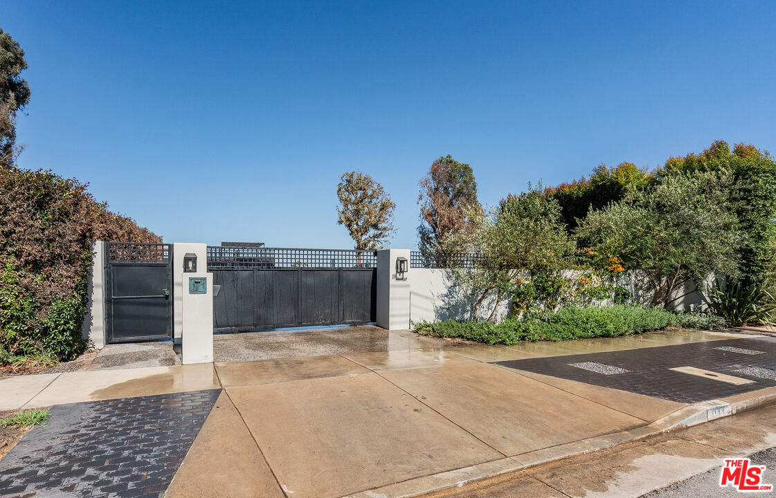 1144 Chautauqua Blvd