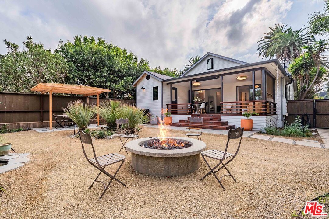 621 California Ave
