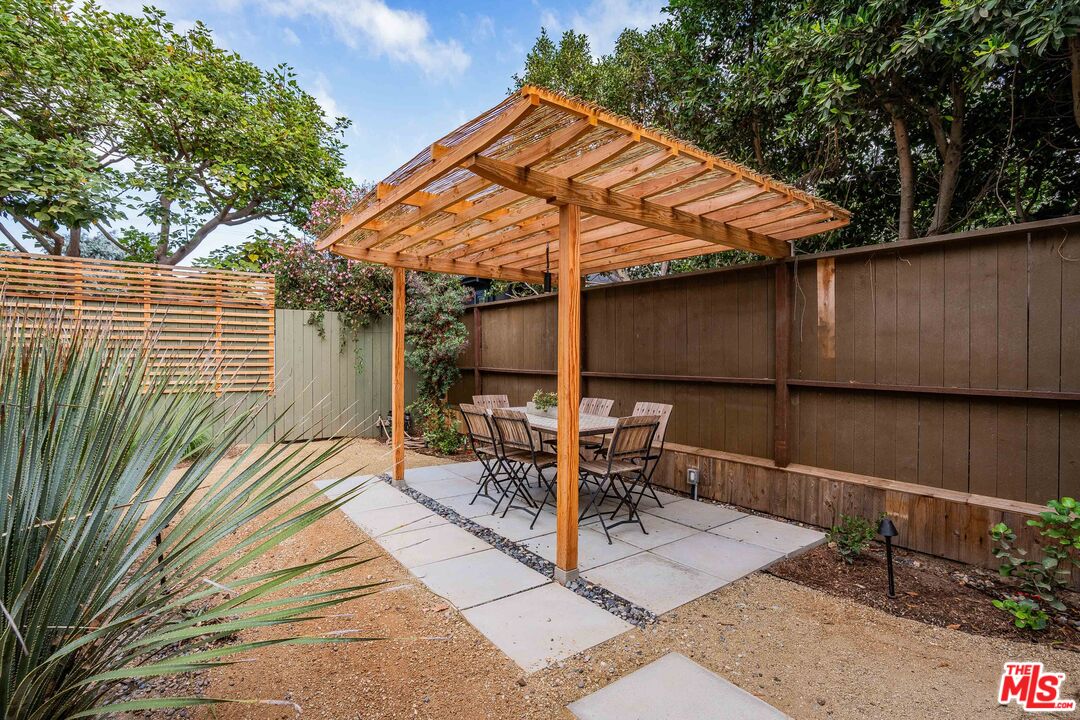 621 California Ave