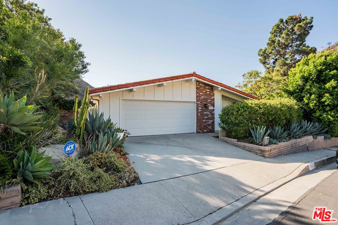 1200 El Hito Cir