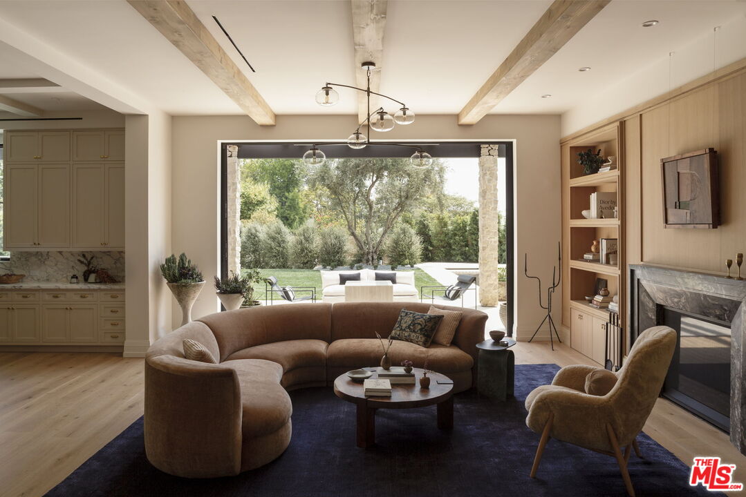 1186 Corsica Dr