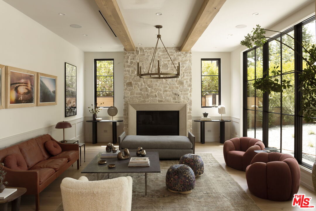 1186 Corsica Dr