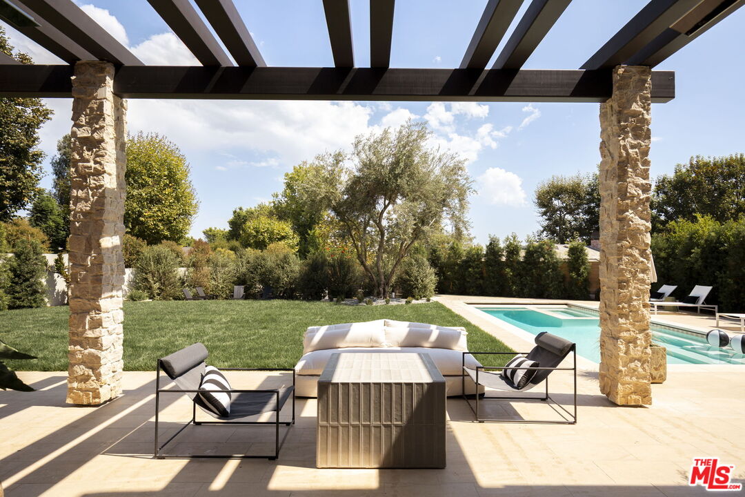 1186 Corsica Dr