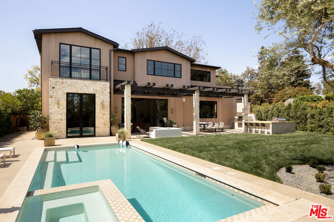 1186 Corsica Dr