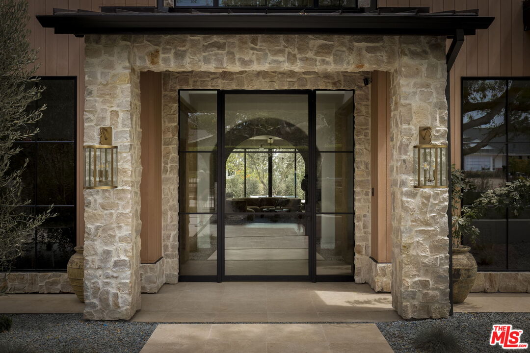 1186 Corsica Dr