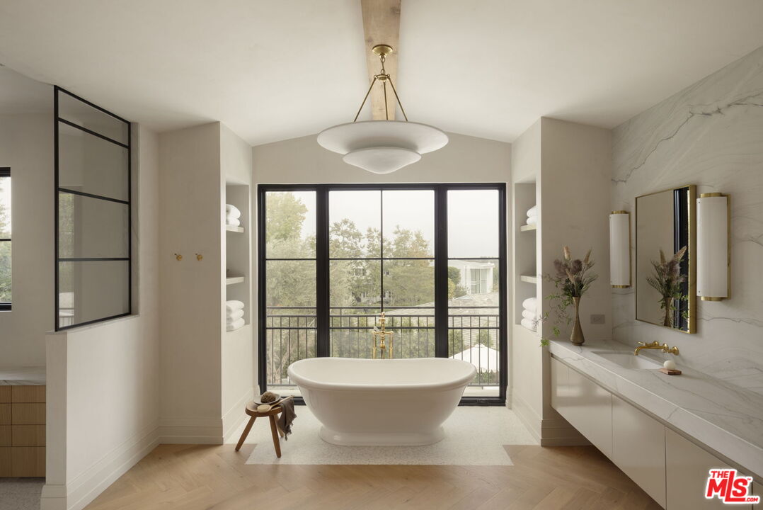 1186 Corsica Dr