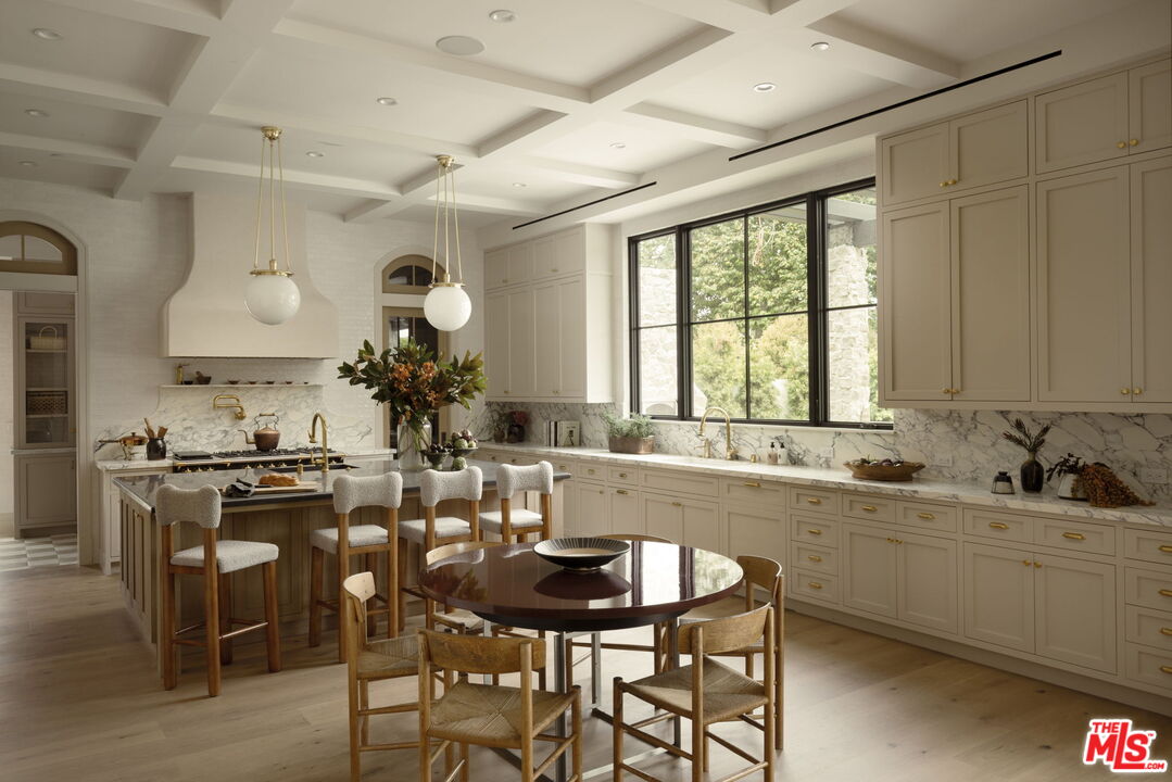 1186 Corsica Dr