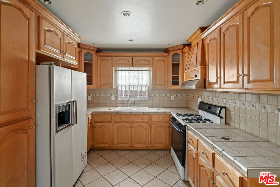 573 Belden Ave