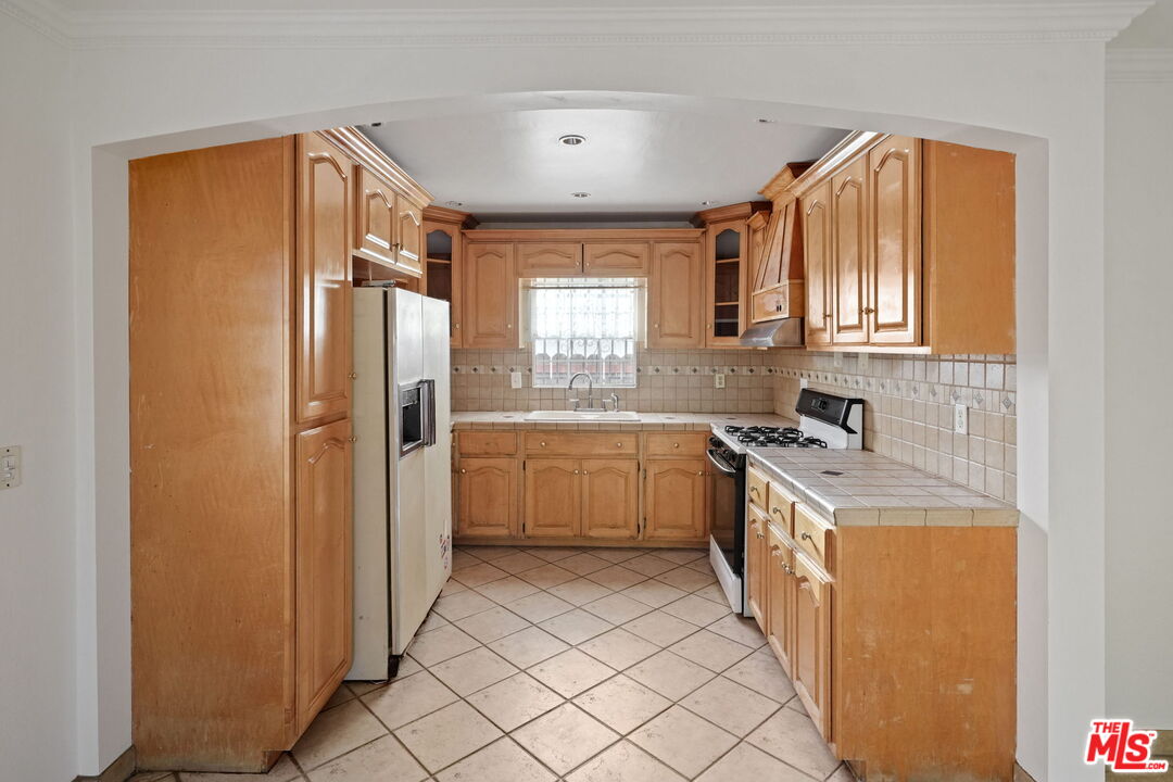 573 Belden Ave
