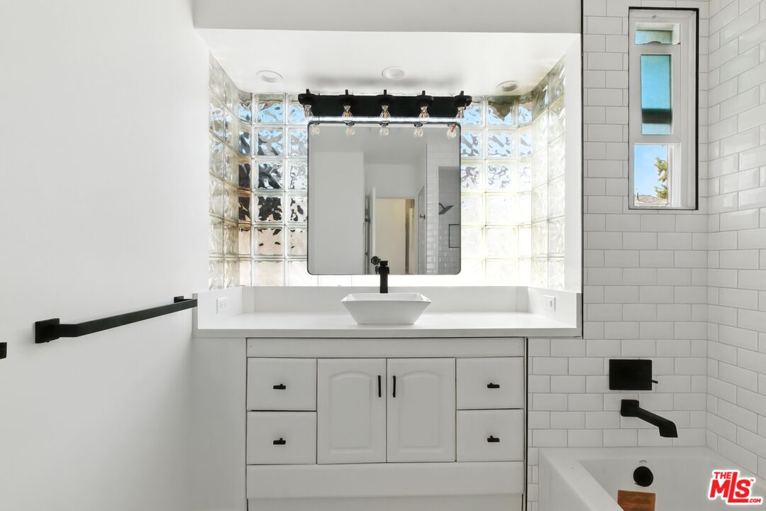 4640 Laurelgrove Ave