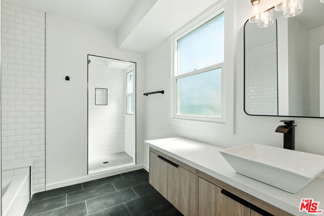 4640 Laurelgrove Ave