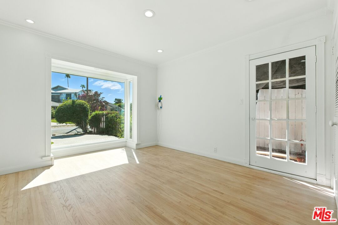 4640 Laurelgrove Ave