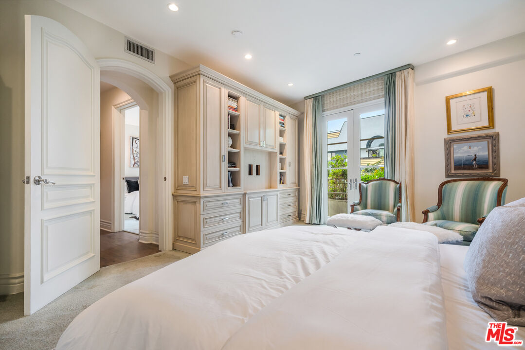 1230 Westholme Ave Unit: 104