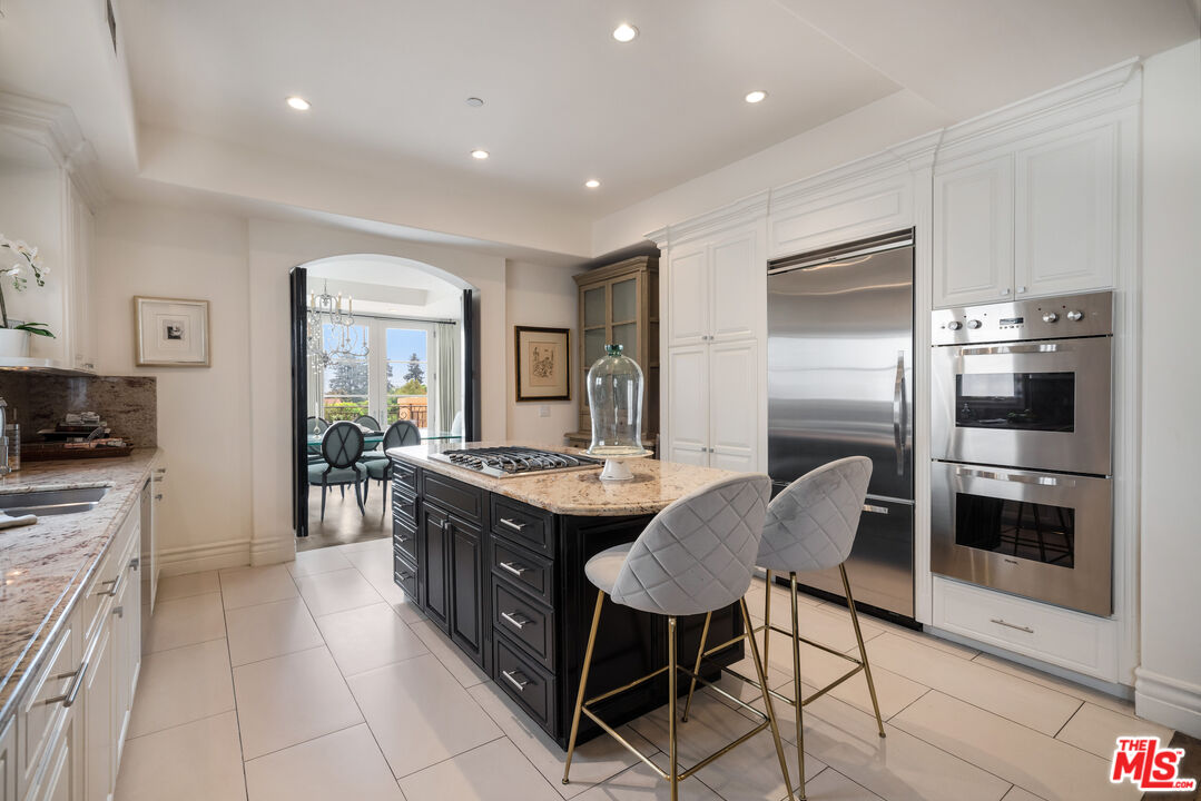 1230 Westholme Ave Unit: 104