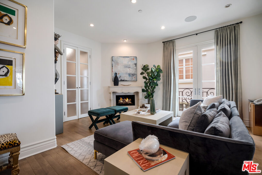 1230 Westholme Ave Unit: 104