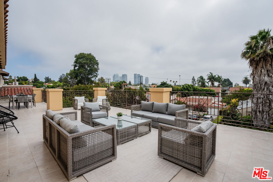 1230 Westholme Ave Unit: 104