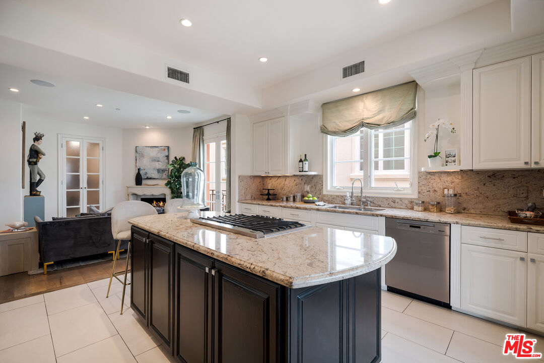 1230 Westholme Ave Unit: 104