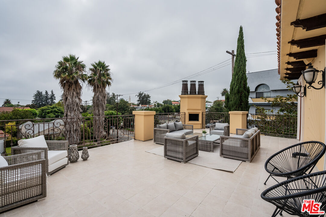 1230 Westholme Ave Unit: 104