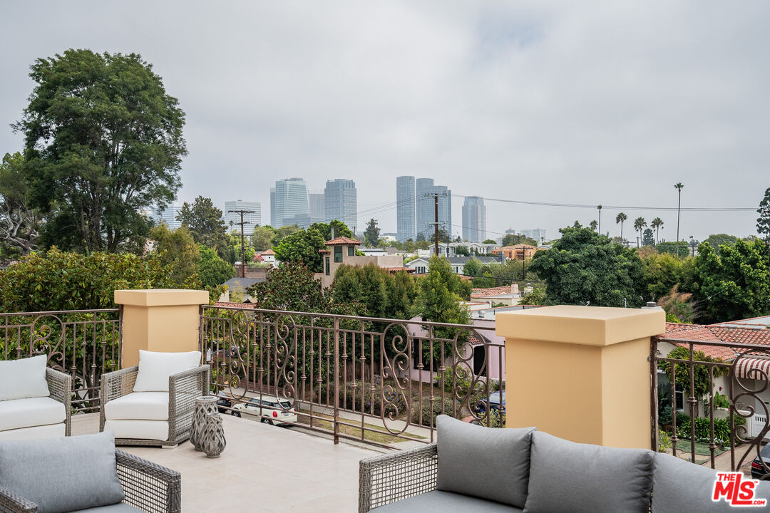 1230 Westholme Ave Unit: 104