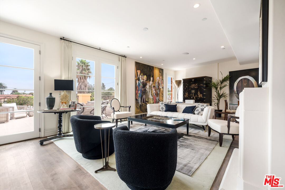 1230 Westholme Ave Unit: 104