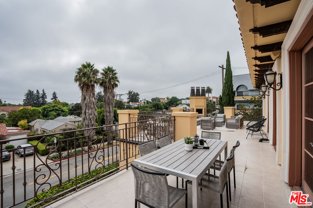 1230 Westholme Ave Unit: 104