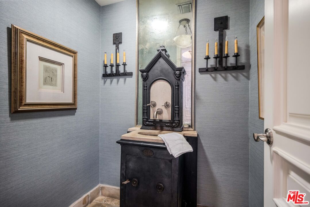 1230 Westholme Ave Unit: 104