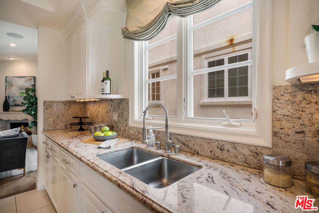 1230 Westholme Ave Unit: 104