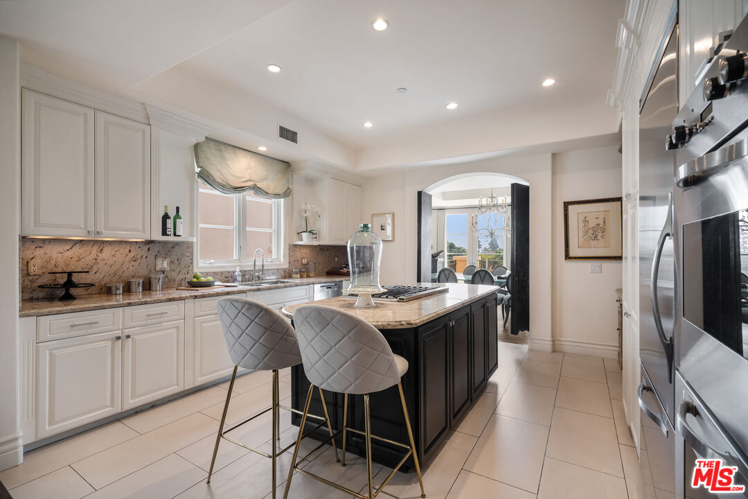 1230 Westholme Ave Unit: 104