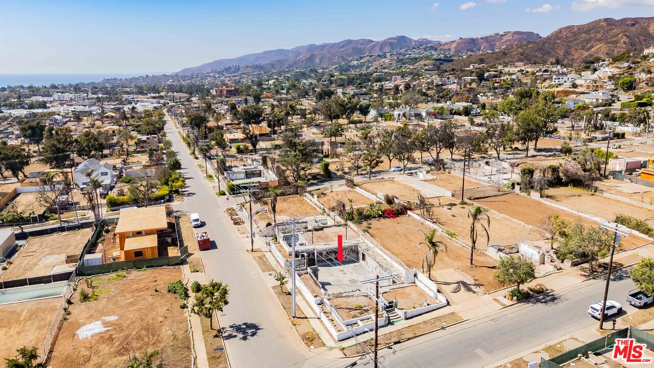 1101 Chautauqua Blvd