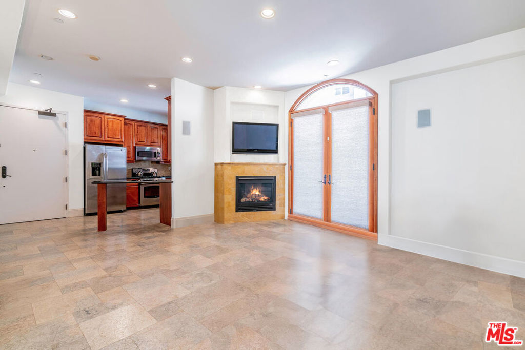 16123 W Sunset Boulevard 305