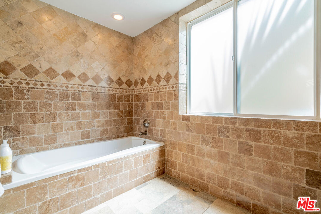 16123 W Sunset Blvd Unit: 305