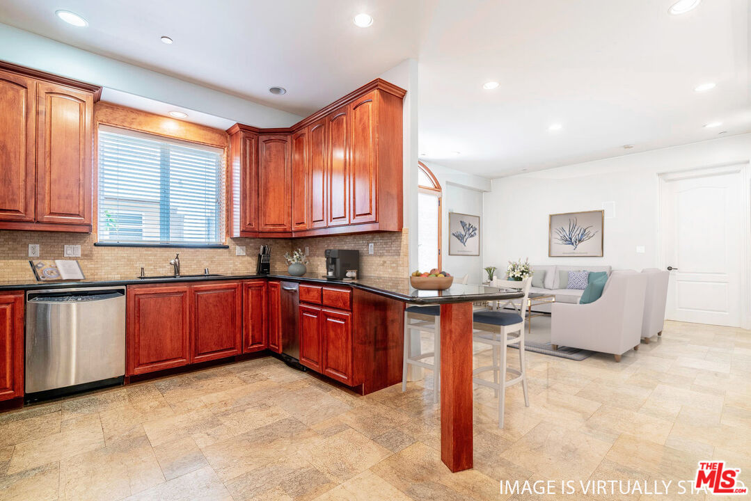 16123 W Sunset Blvd Unit: 305