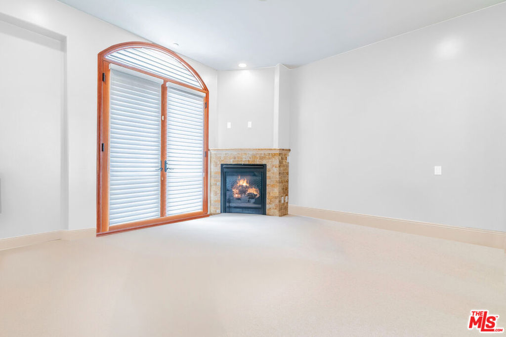 16123 W Sunset Boulevard 305