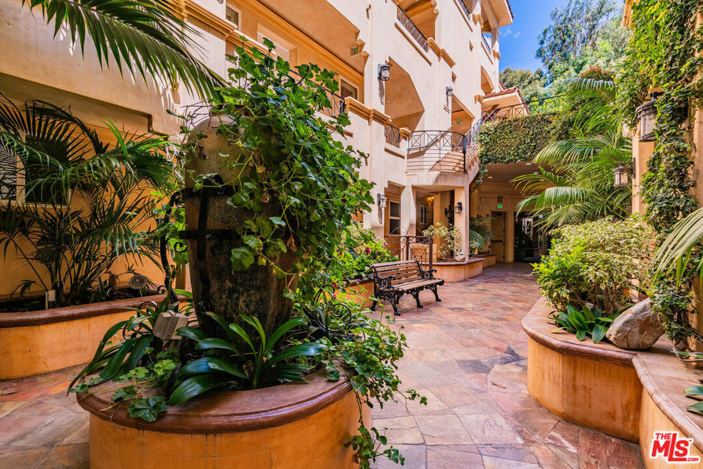 16123 W Sunset Boulevard 305