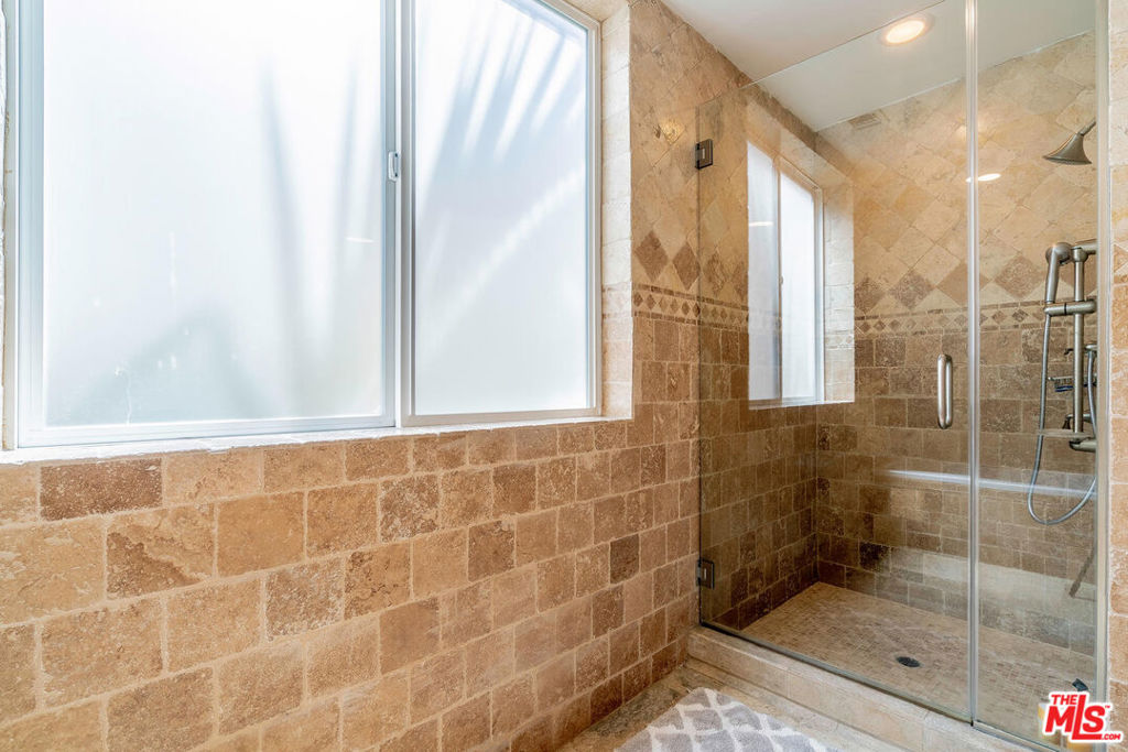 16123 W Sunset Boulevard 305