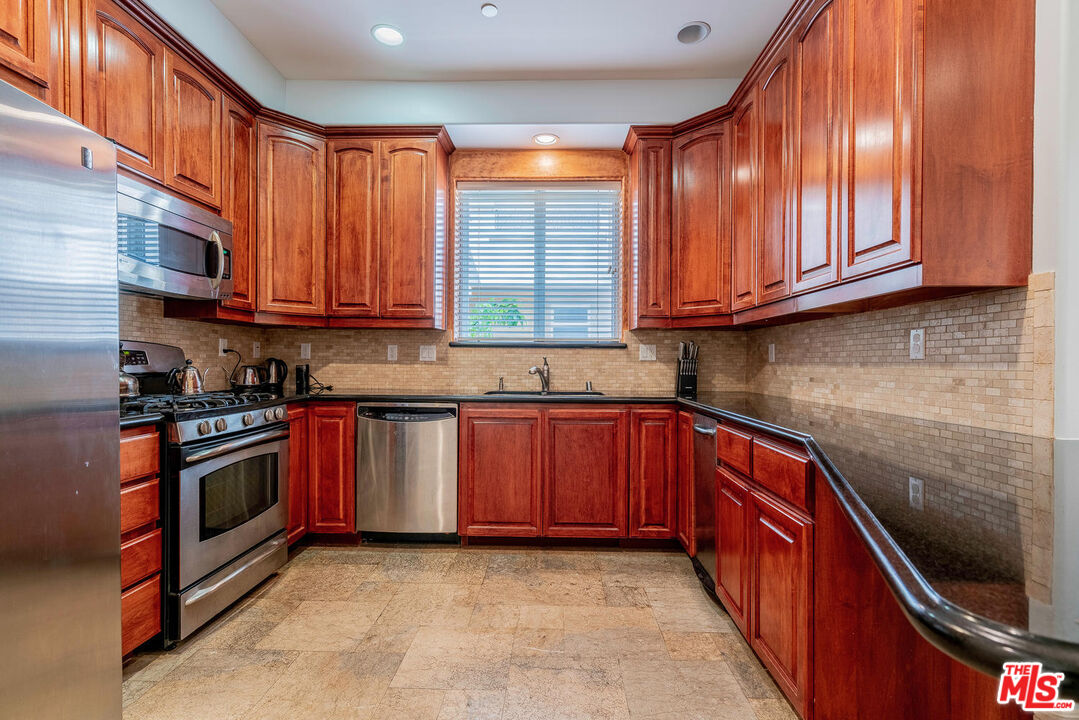 16123 W Sunset Blvd Unit: 305