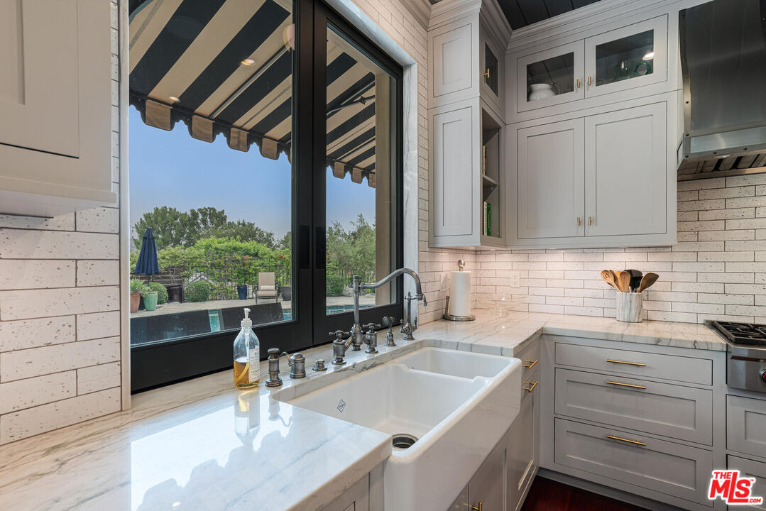 17589 Camino De Yatasto