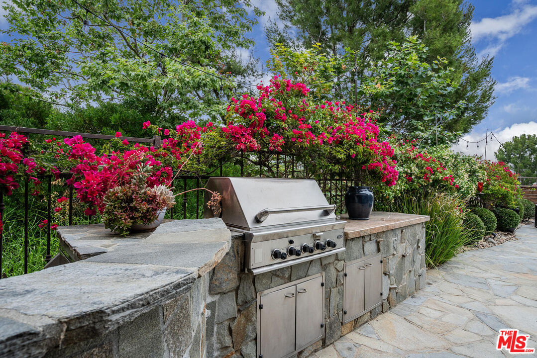 17589 Camino De Yatasto