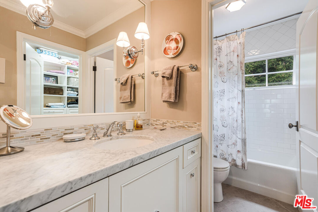 17589 Camino De Yatasto