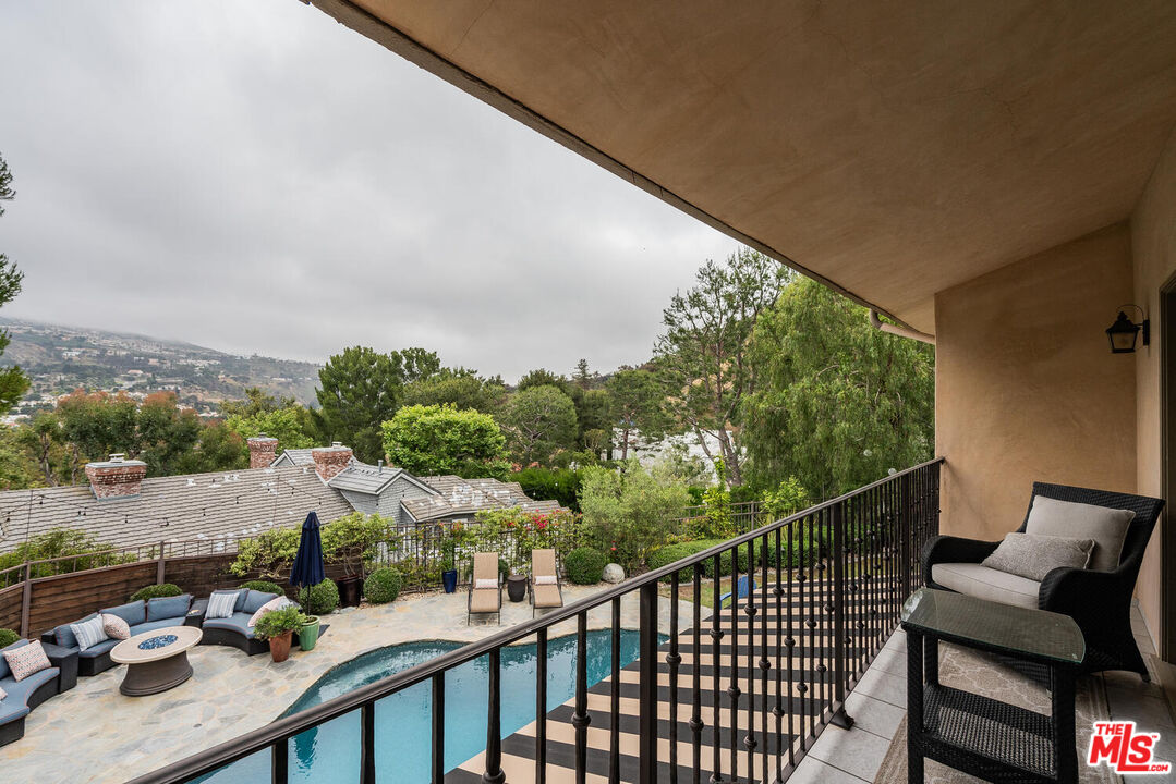 17589 Camino De Yatasto