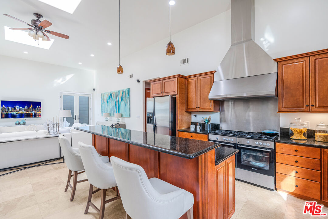 3718 S Barrington Ave