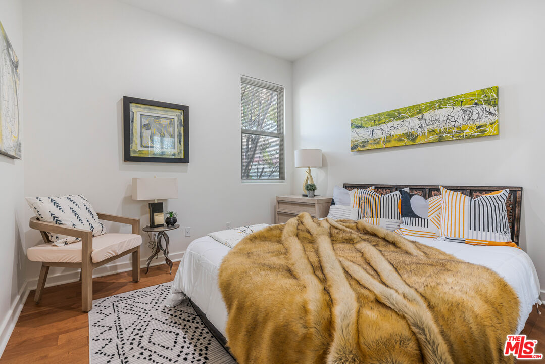 3718 S Barrington Ave