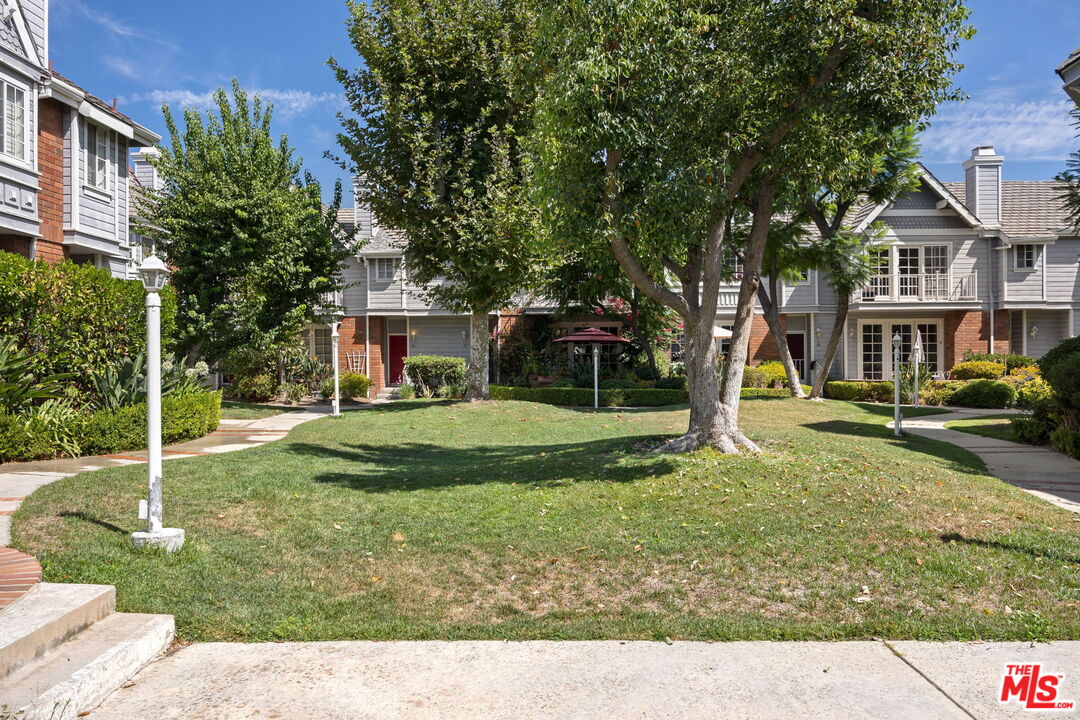 18135 Burbank Blvd Unit: 8