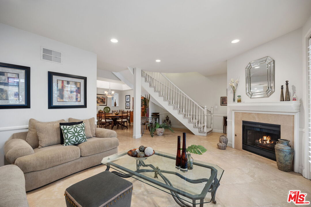 18135 Burbank Blvd Unit: 8